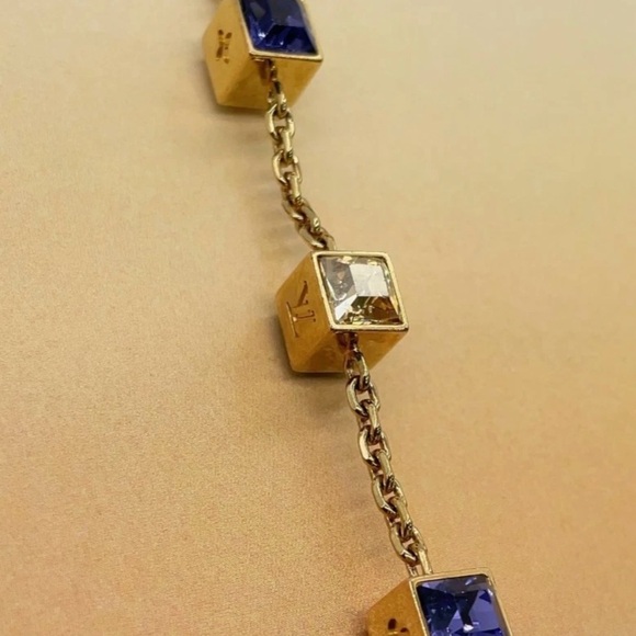 Auth Louis Vuitton Collier Gamble
Swarovski GD Bracelet. Model M65209 - Picture 3 of 12
